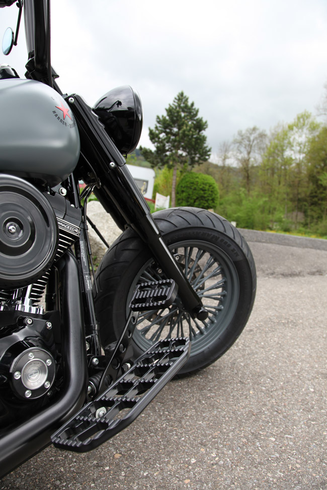 CCCP H-D Bobber Umbau Fussraste